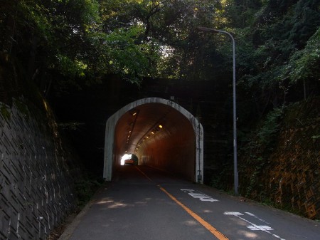 トンネルが峠の頂上