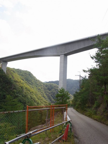 新名神の一端