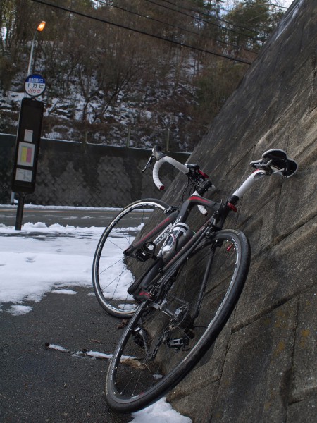 雪積もる十万辻で休憩