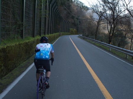 瀬田川沿いを走る