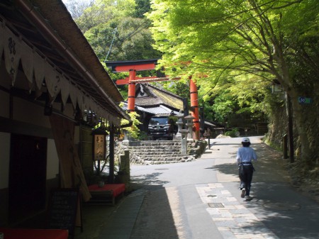 鳥居を左折