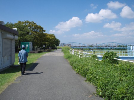 淀川沿いをくだっていく