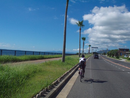 海岸線を走る