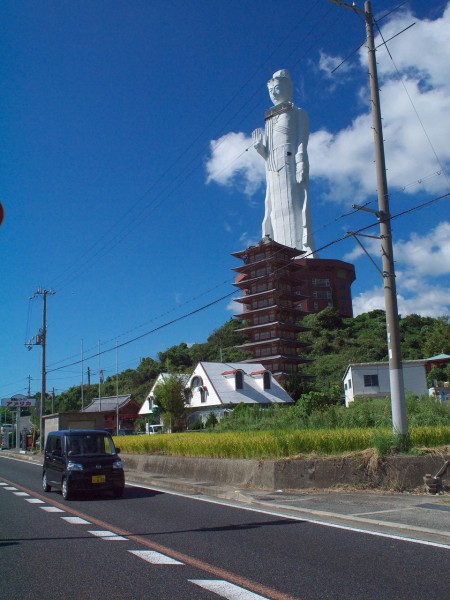 今日も異様な観音像