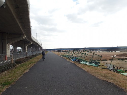 向かい風の猪名川沿いを帰還