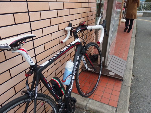 船坂のコンビニに到着