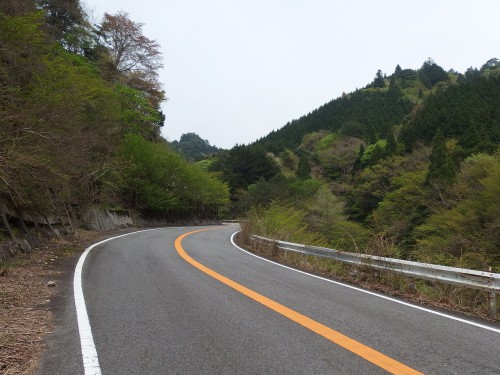 山の合間を走る感覚