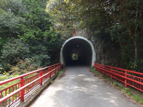 サスペンス御用達のトンネル