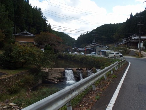 次第に山の中へ