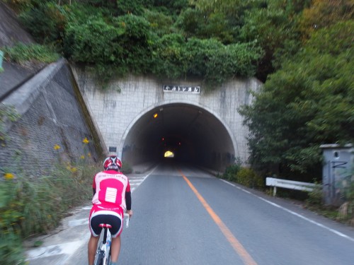 トンネルを越える