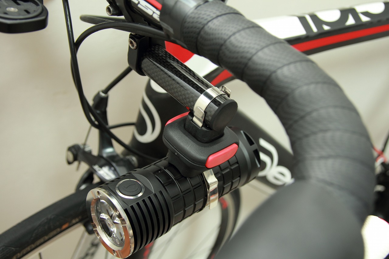 ロードバイクに明るさを 専用ライトではないライト の 自転車マウント を考える Groove In Life