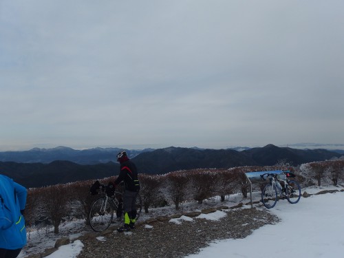 大野山頂上へ