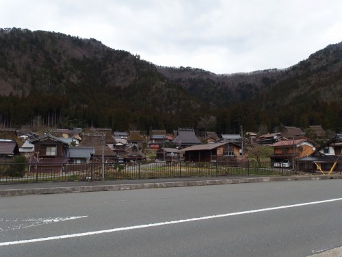 かやぶきの里到着