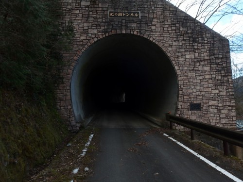 トンネルを抜ける
