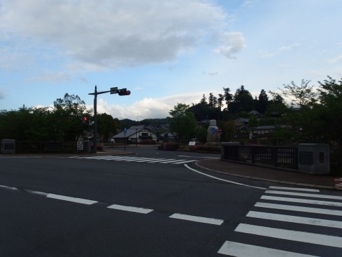 飛鳥駅通過