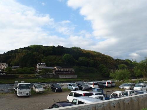 川沿いのコンビニへ