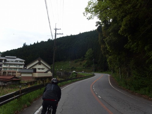 徐々に登っている道