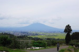 青森・岩木山を望む