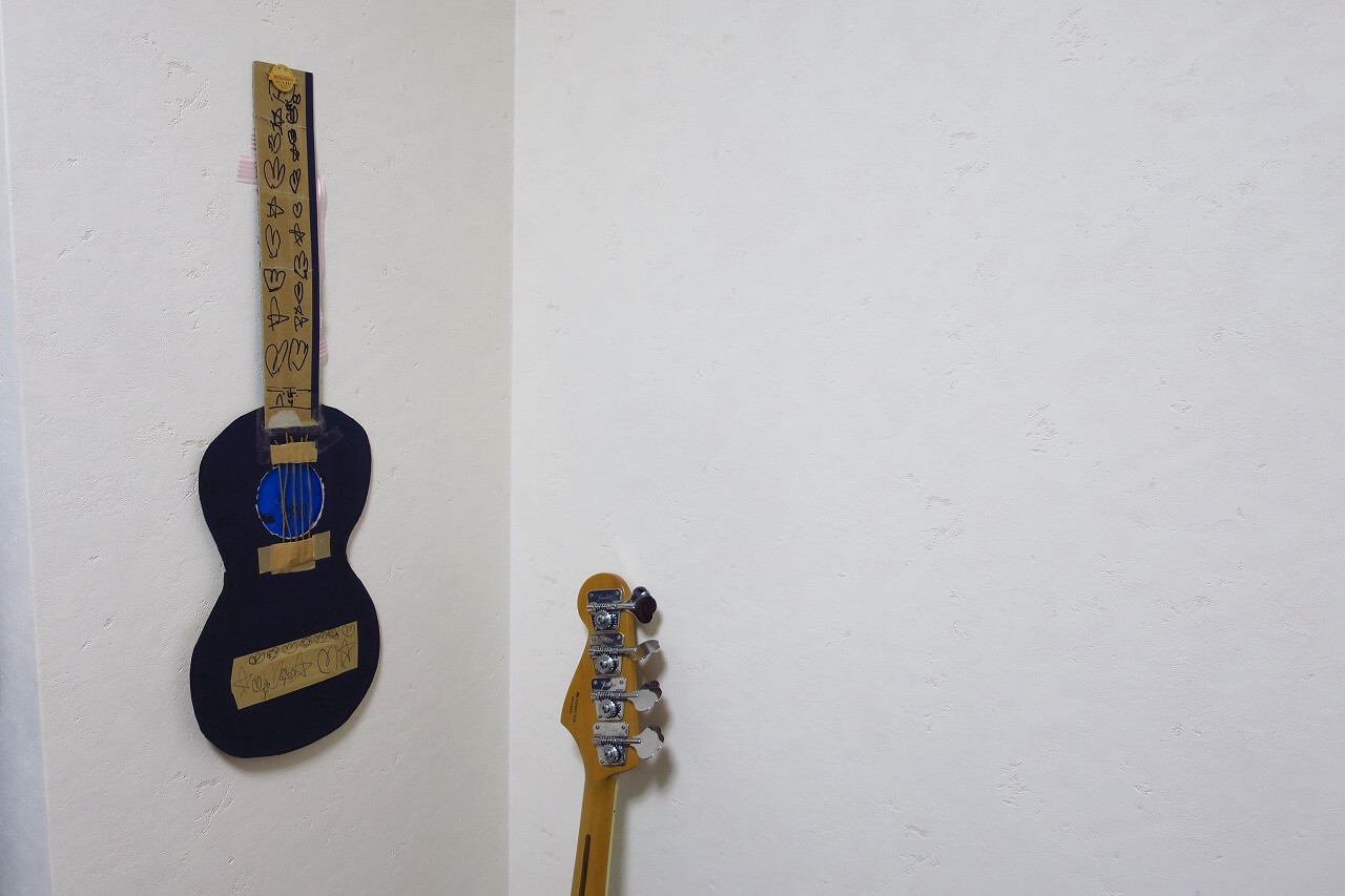 賃貸でもギターを壁掛けにできる 画期的な壁収納グッズ 壁美人 ギターヒーロー を購入しました Groove In Life